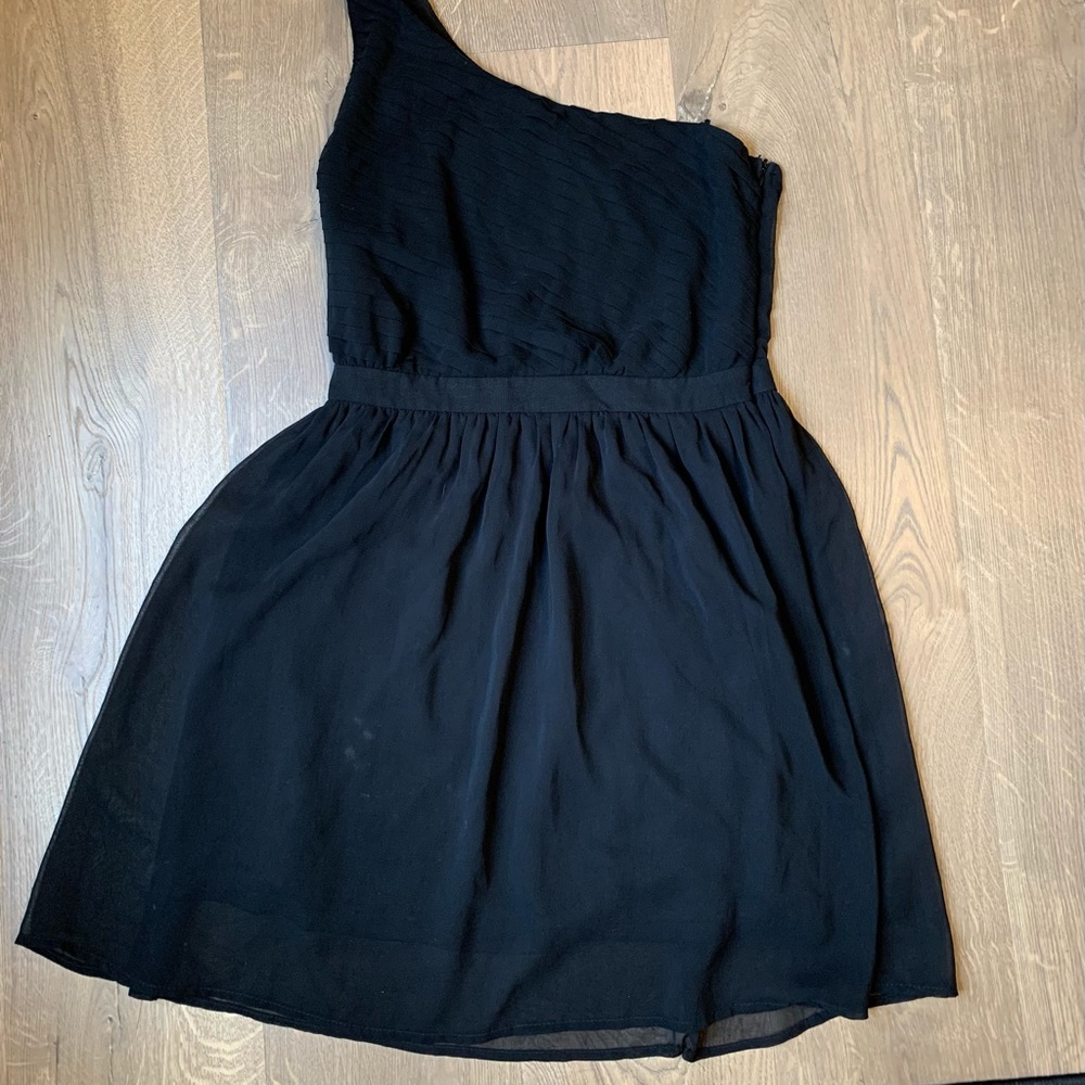 One shoulder black dress